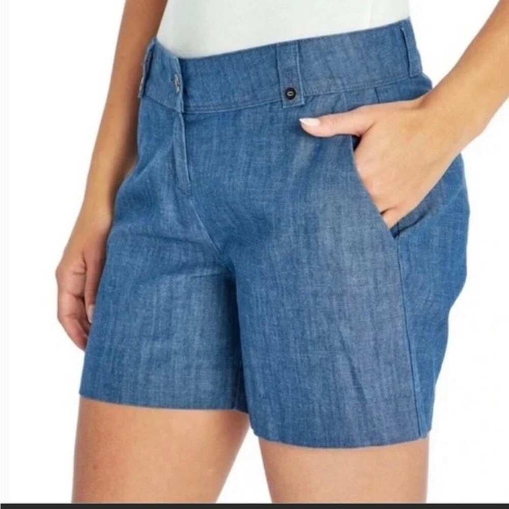 Issac Mizrahi Shorts Tailored Chambray Cotton Denim blue short size 4 women’s